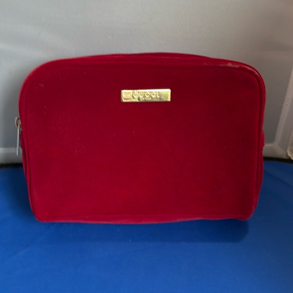 gucci parfums velvet burgundy pouch